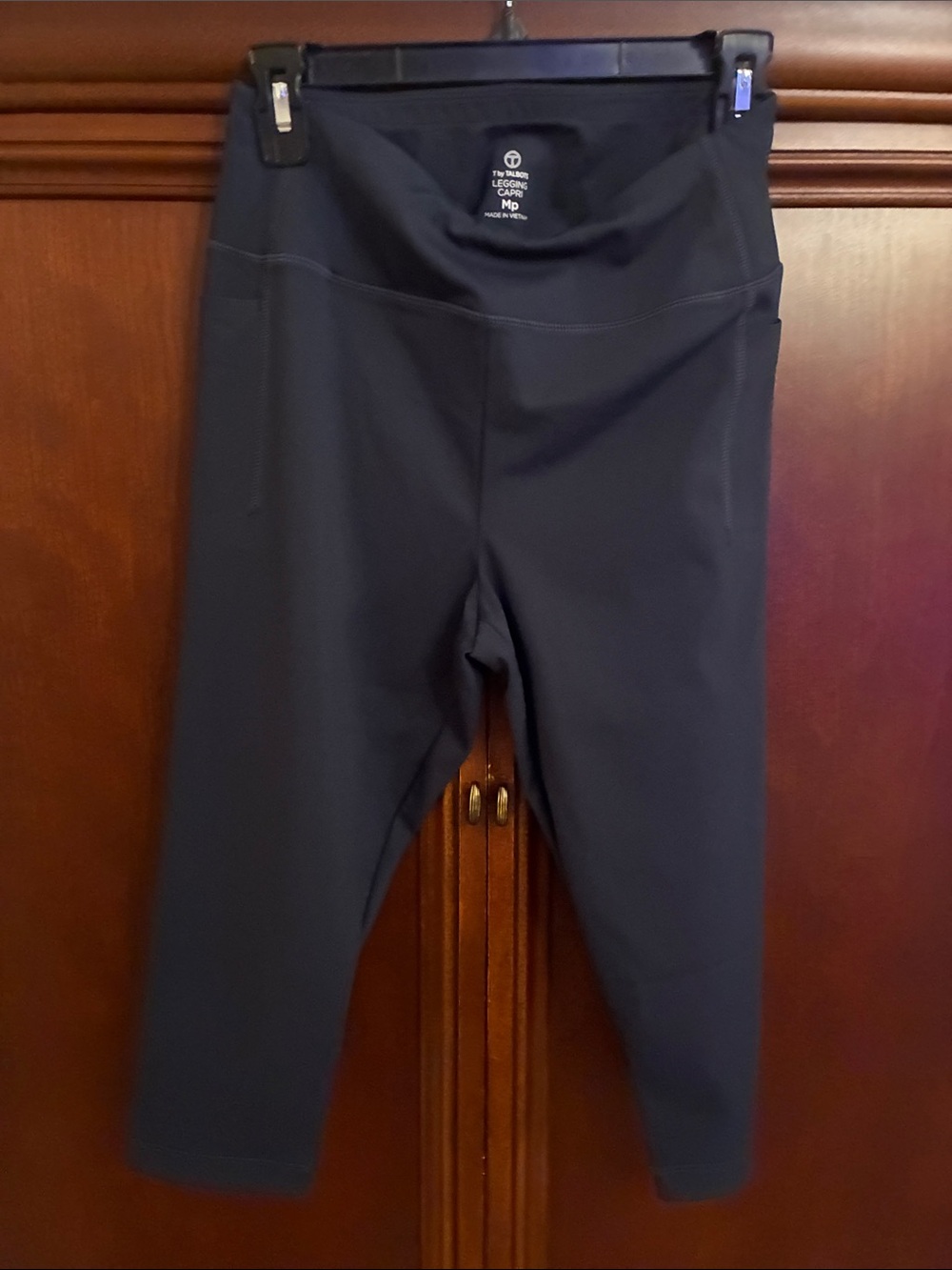 Talbots womens capri Navy Performance Leggings